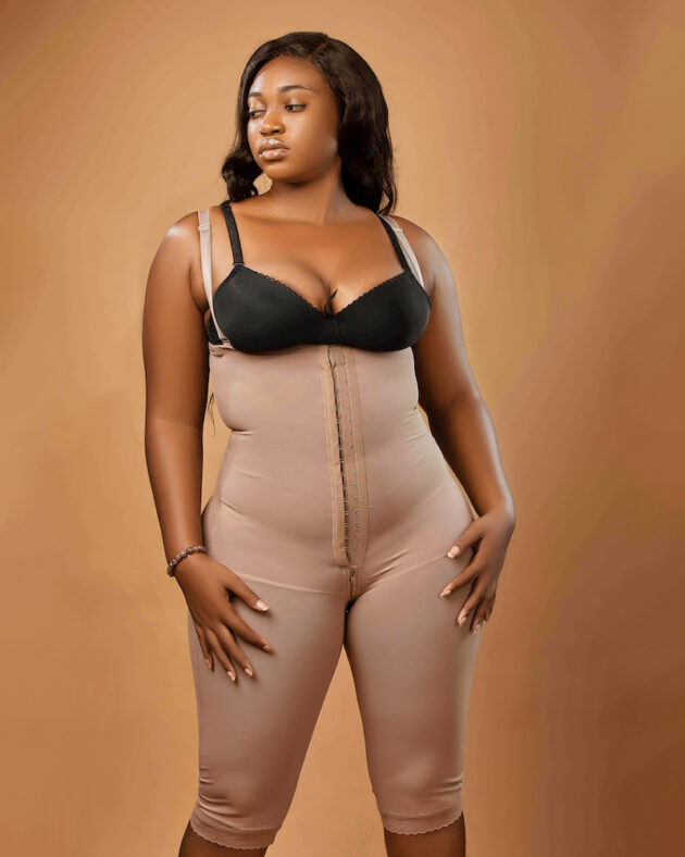 Model wearing a long bodyshaper with perineal zipper from Body by Blondy, providing full-body support and convenience